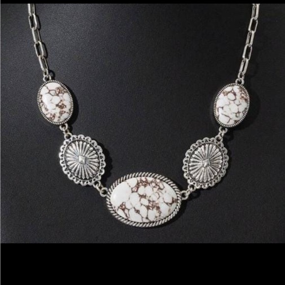 NEW Silver & White Howlite Stone Necklace - Picture 2 of 2